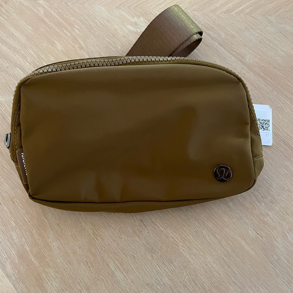 Lululemon everywhere belt bag burnt caramel